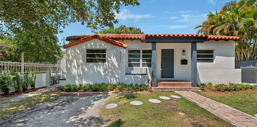 Casa en Miami, Florida 2 dormitorios, 164.62 m2 № 1998478