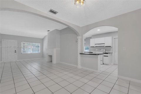 Casa en alquiler en Miami, Florida, 2 dormitorios, 164.62 m2 № 1998478 - foto 7