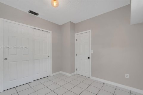 Casa en alquiler en Miami, Florida, 2 dormitorios, 164.62 m2 № 1998478 - foto 18