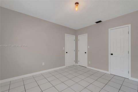 Casa en alquiler en Miami, Florida, 2 dormitorios, 164.62 m2 № 1998478 - foto 20