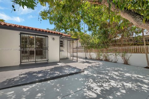 Casa en alquiler en Miami, Florida, 2 dormitorios, 164.62 m2 № 1998478 - foto 24