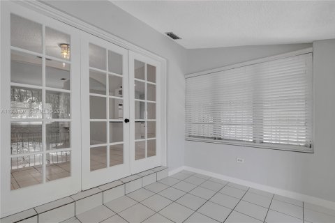 Casa en alquiler en Miami, Florida, 2 dormitorios, 164.62 m2 № 1998478 - foto 15