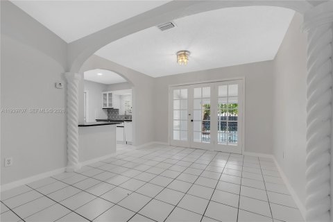 Casa en alquiler en Miami, Florida, 2 dormitorios, 164.62 m2 № 1998478 - foto 6