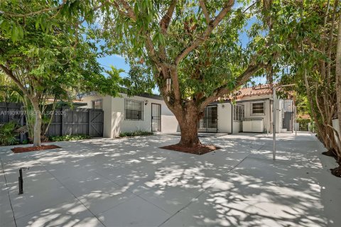 Casa en alquiler en Miami, Florida, 2 dormitorios, 164.62 m2 № 1998478 - foto 28