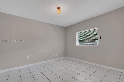 Casa en alquiler en Miami, Florida, 2 dormitorios, 164.62 m2 № 1998478 - foto 19