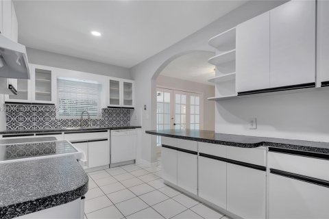 Casa en alquiler en Miami, Florida, 2 dormitorios, 164.62 m2 № 1998478 - foto 12