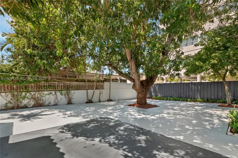 Casa en alquiler en Miami, Florida, 2 dormitorios, 164.62 m2 № 1998478 - foto 25