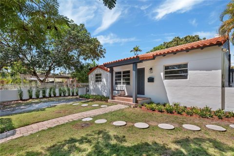 Casa en alquiler en Miami, Florida, 2 dormitorios, 164.62 m2 № 1998478 - foto 2