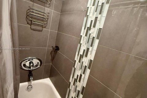 Купить кондоминиум в Санни-Айлс-Бич, Флорида 33.44м2, № 2054899 - фото 9