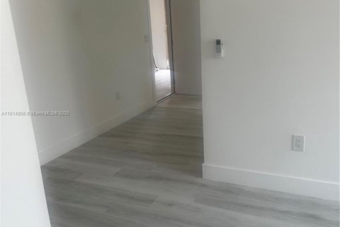 Casa en alquiler en Miami, Florida, 2 dormitorios, 542.55 m2 № 1766499 - foto 7