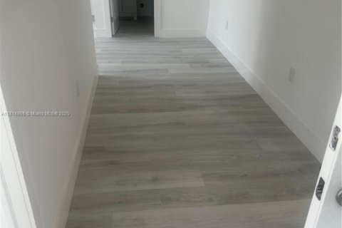 Casa en alquiler en Miami, Florida, 2 dormitorios, 542.55 m2 № 1766499 - foto 9