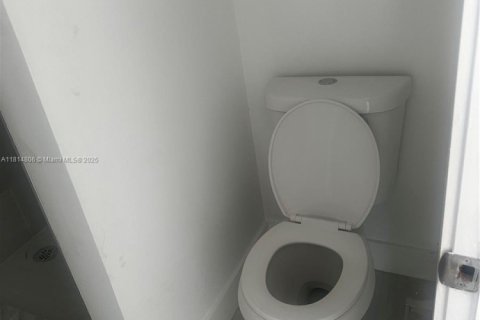 Casa en alquiler en Miami, Florida, 2 dormitorios, 542.55 m2 № 1766499 - foto 5