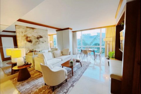 Condo in Miami Beach, Florida, 1 bedroom  № 2018571 - photo 2