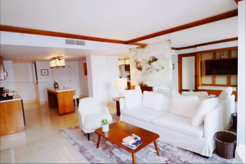 Condo in Miami Beach, Florida, 1 bedroom  № 2018571 - photo 3