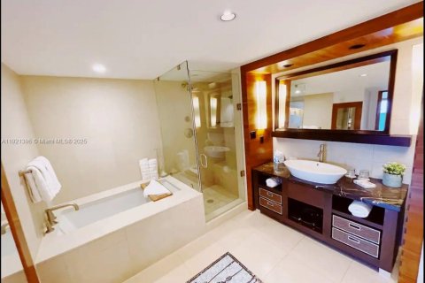Condo in Miami Beach, Florida, 1 bedroom  № 2018571 - photo 20