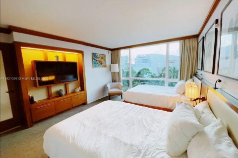 Condo in Miami Beach, Florida, 1 bedroom  № 2018571 - photo 16