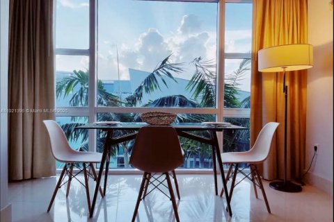 Condo in Miami Beach, Florida, 1 bedroom  № 2018571 - photo 9