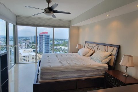 Condominio en venta en Hallandale Beach, Florida, 3 dormitorios, 145.95 m2 № 2032915 - foto 21