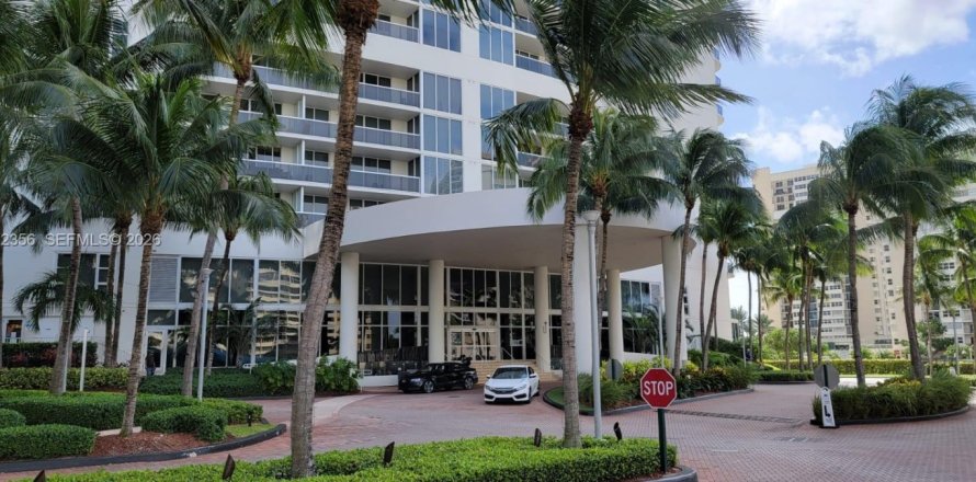 Condominio en Hallandale Beach, Florida, 3 dormitorios № 2032915