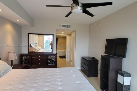Condominio en venta en Hallandale Beach, Florida, 3 dormitorios, 145.95 m2 № 2032915 - foto 20