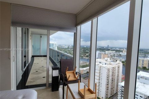 Condominio en venta en Hallandale Beach, Florida, 3 dormitorios, 145.95 m2 № 2032915 - foto 19