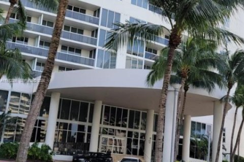 Condominio en venta en Hallandale Beach, Florida, 3 dormitorios, 145.95 m2 № 2032915 - foto 3