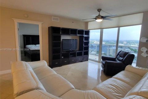 Condominio en venta en Hallandale Beach, Florida, 3 dormitorios, 145.95 m2 № 2032915 - foto 15