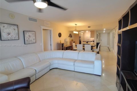 Condominio en venta en Hallandale Beach, Florida, 3 dormitorios, 145.95 m2 № 2032915 - foto 17