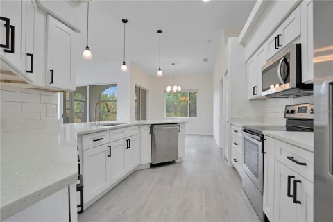House in Englewood, Florida 3 bedrooms, 196.86 sq.m. № 2103241 - photo 10