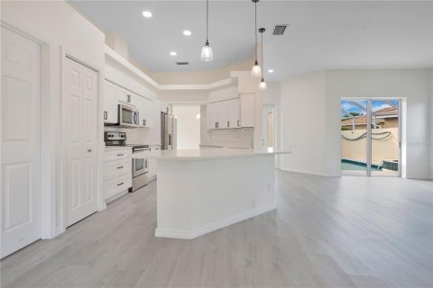 House in Englewood, Florida 3 bedrooms, 196.86 sq.m. № 2103241 - photo 6