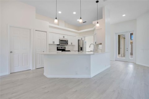 House in Englewood, Florida 3 bedrooms, 196.86 sq.m. № 2103241 - photo 7