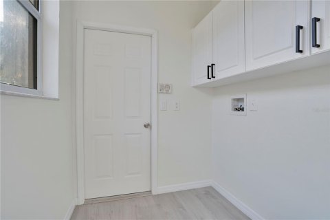 House in Englewood, Florida 3 bedrooms, 196.86 sq.m. № 2103241 - photo 24