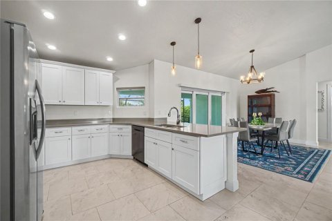 House in Port Charlotte, Florida 3 bedrooms, 162.02 sq.m. № 2258235 - photo 10