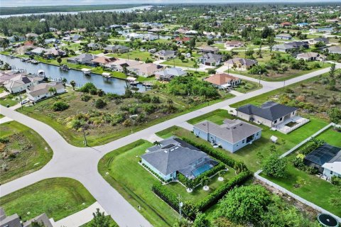 House in Port Charlotte, Florida 3 bedrooms, 162.02 sq.m. № 2258235 - photo 26
