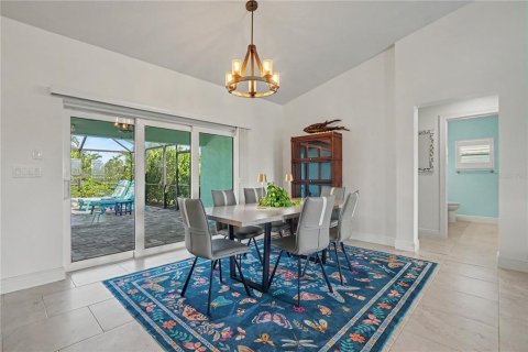 House in Port Charlotte, Florida 3 bedrooms, 162.02 sq.m. № 2258235 - photo 7