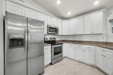 House in Port Charlotte, Florida 3 bedrooms, 162.02 sq.m. № 2258235 - photo 11