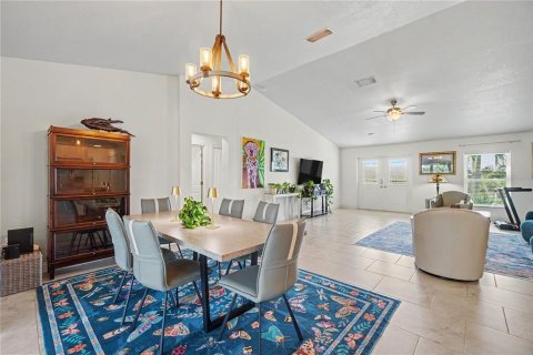 House in Port Charlotte, Florida 3 bedrooms, 162.02 sq.m. № 2258235 - photo 8