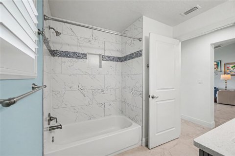 House in Port Charlotte, Florida 3 bedrooms, 162.02 sq.m. № 2258235 - photo 19