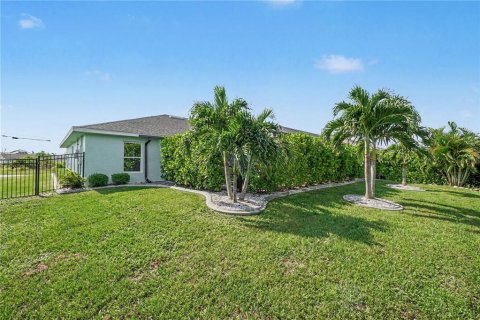 House in Port Charlotte, Florida 3 bedrooms, 162.02 sq.m. № 2258235 - photo 25