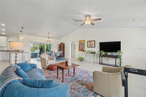 House in Port Charlotte, Florida 3 bedrooms, 162.02 sq.m. № 2258235 - photo 6