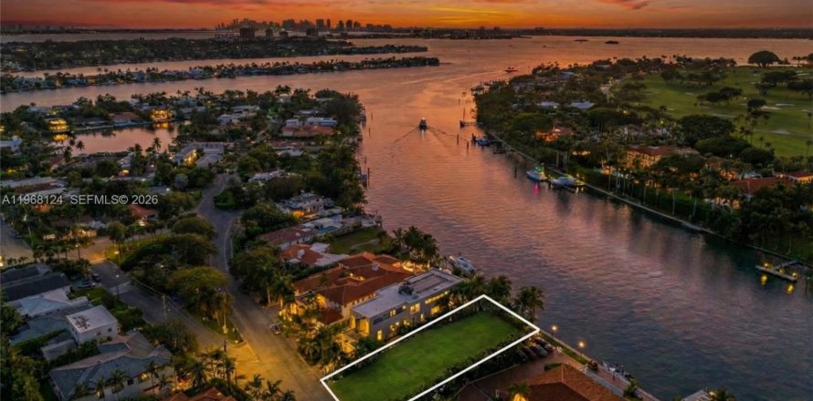 Casa en Surfside, Florida 6 dormitorios, 637.12 m2 № 2029774