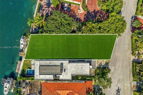 Casa en venta en Surfside, Florida, 6 dormitorios, 637.12 m2 № 2029774 - foto 3