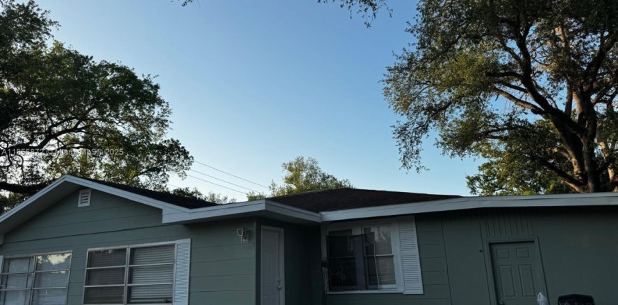 Commercial property in Fort Myers, Florida № 1880120