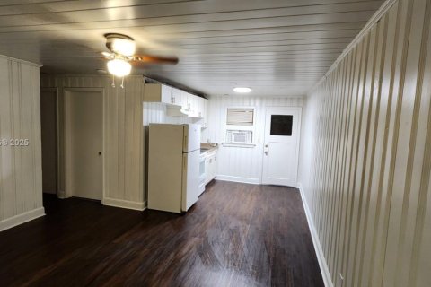 Commercial property in Fort Myers, Florida № 1880120 - photo 5