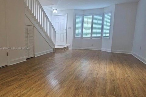 Adosado en alquiler en Miami, Florida, 2 dormitorios, 107.02 m2 № 1929908 - foto 4