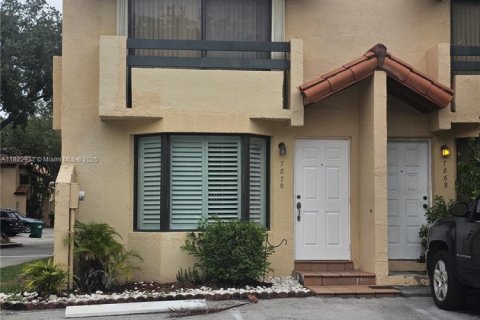 Adosado en alquiler en Miami, Florida, 2 dormitorios, 107.02 m2 № 1929908 - foto 1