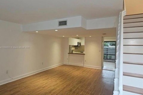 Adosado en alquiler en Miami, Florida, 2 dormitorios, 107.02 m2 № 1929908 - foto 8