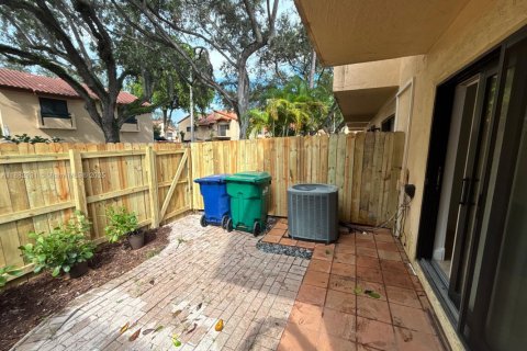 Adosado en alquiler en Miami, Florida, 2 dormitorios, 107.02 m2 № 1929908 - foto 10
