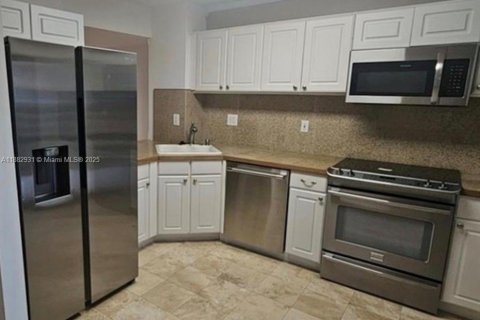 Adosado en alquiler en Miami, Florida, 2 dormitorios, 107.02 m2 № 1929908 - foto 2