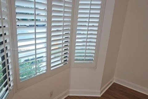 Adosado en alquiler en Miami, Florida, 2 dormitorios, 107.02 m2 № 1929908 - foto 5